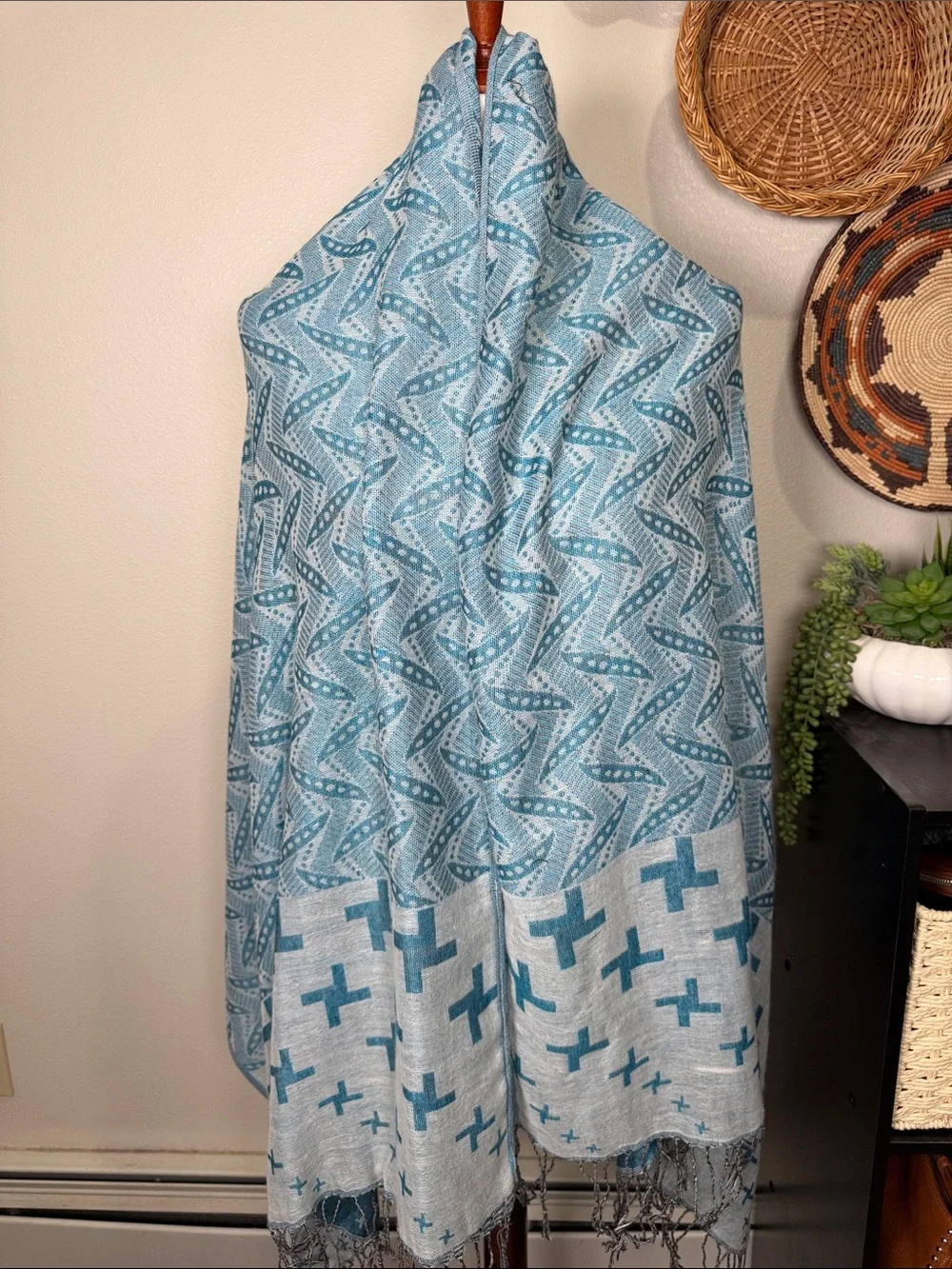 Gorgeous Pashmina Silk Blue Textured Scarf Soft Large